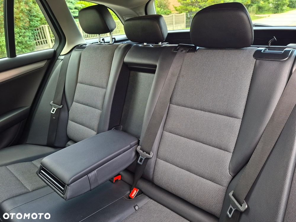 Mercedes-Benz Klasa C 180 CGI Automatik BlueEFFICIENCY Avantgarde - 20