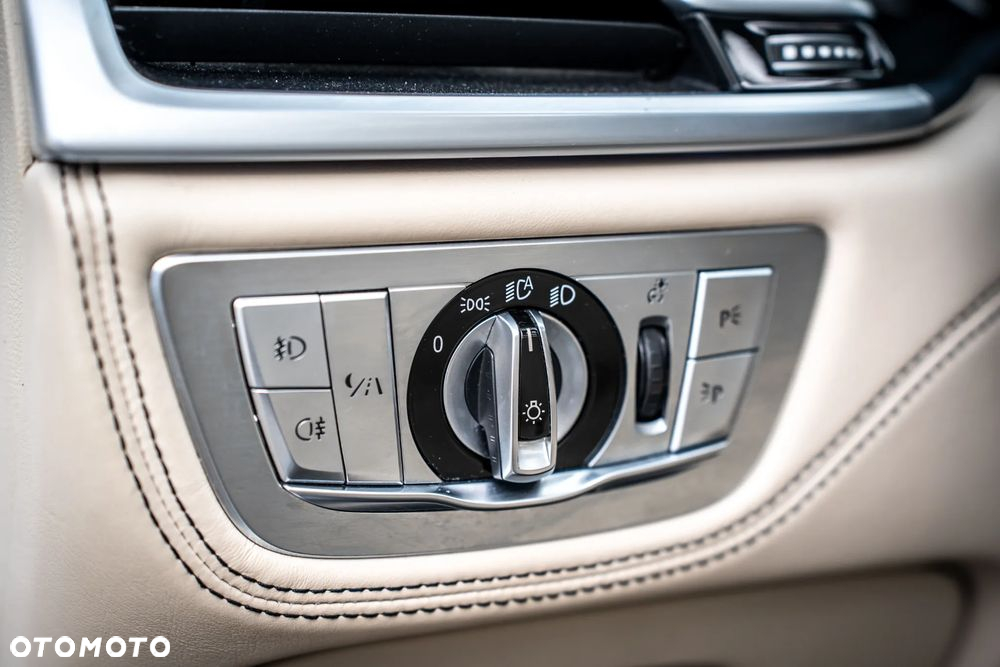 BMW Seria 7 M760Li xDrive - 11