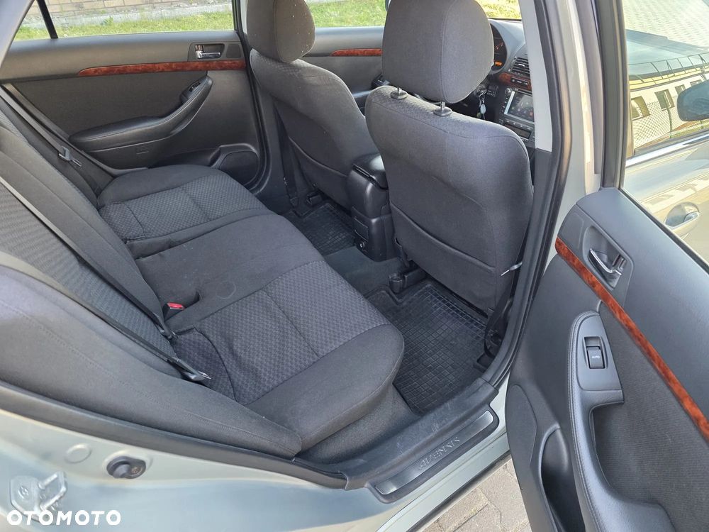 Toyota Avensis 2.0 VVT-i High - 13