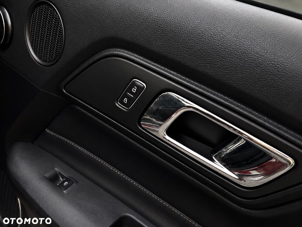Ford Mustang - 30