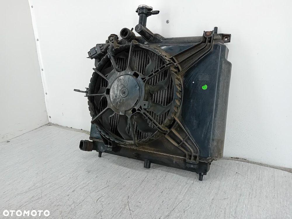 CHŁODNICA WODY Z WENTYLATOREM HYUNDAI I10 I 1.1 12V - 2