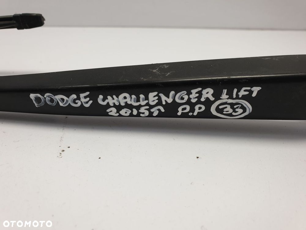 Dodge Challenger 15- RAMIE PRZEDNIEJ WYCIERACZKI - 2