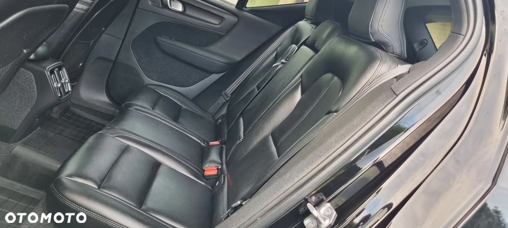 Volvo XC 40 D3 Momentum Pro - 24