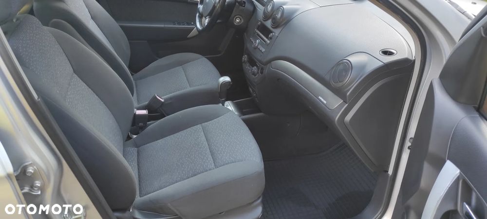 Chevrolet Aveo 1.4 16V Premium - 10