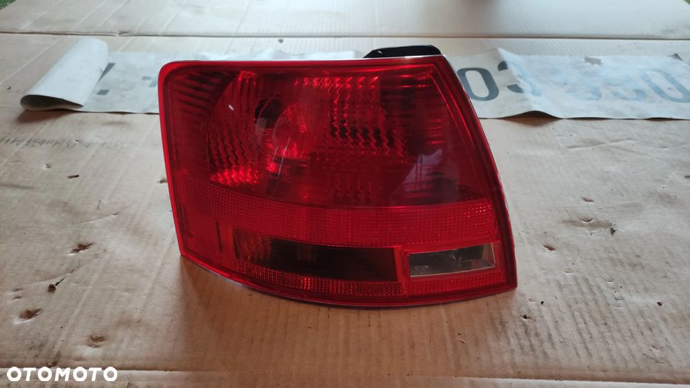 Lewa tylna lampa Audi A4 B7 kombi - 6