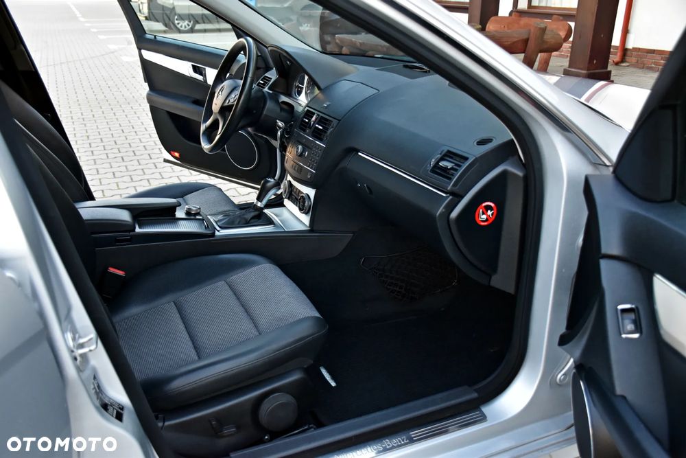 Mercedes-Benz Klasa C 200 T 7G-TRONIC Avantgarde Edition - 29