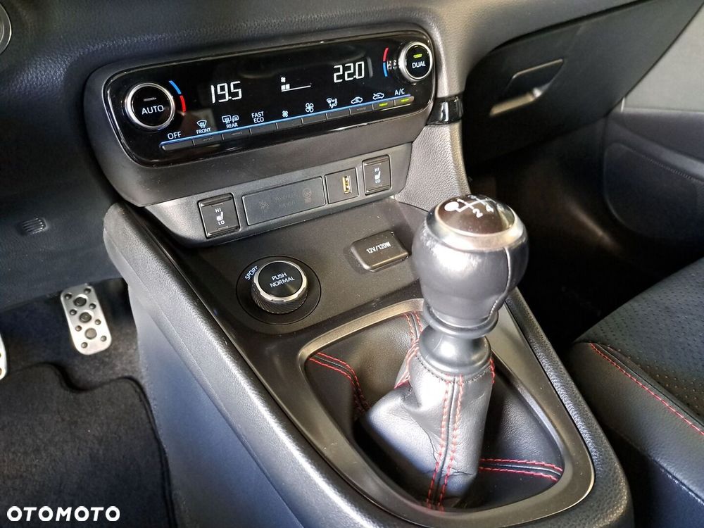 Toyota Yaris - 25