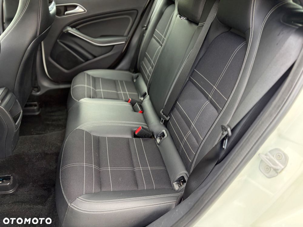 Mercedes-Benz Klasa A 180 BlueEfficiency Edition - 27