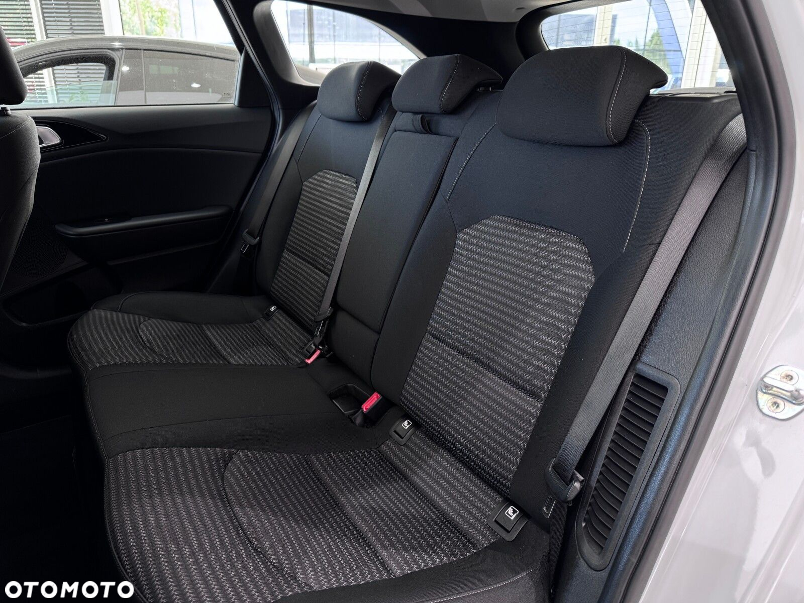 Kia Ceed - 12
