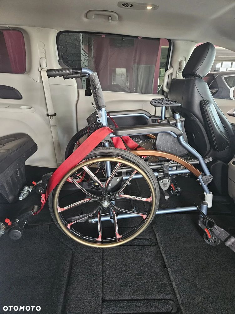 Chrysler Pacifica - 5