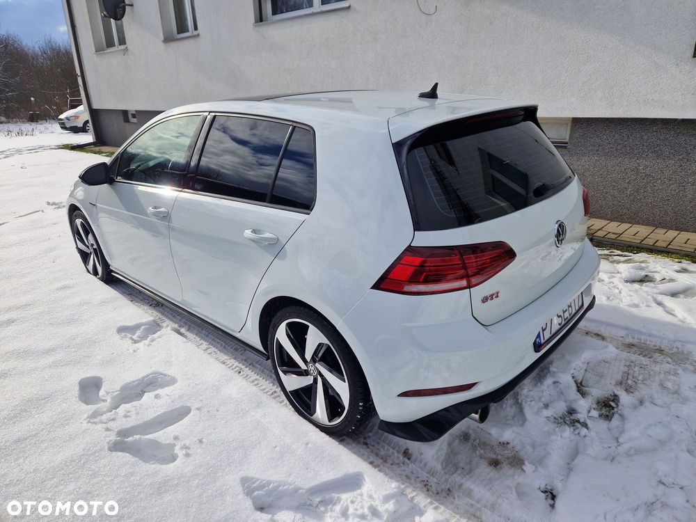 Volkswagen Golf - 8