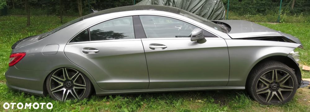 PRÓG SŁUPEK PRAWY MERCEDES CLS W218 SEDAN COUPE - 1