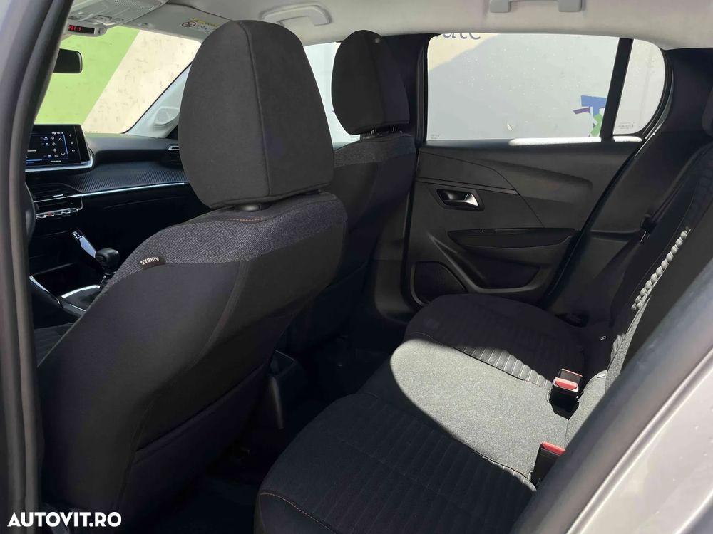 Peugeot 208 - 13