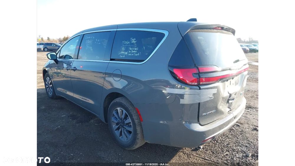 Chrysler Pacifica - 7