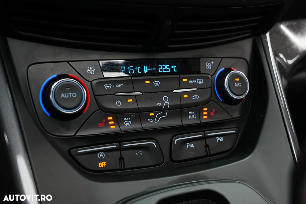 Ford Kuga 2.0 TDCi 4WD Powershift Vignale - 33
