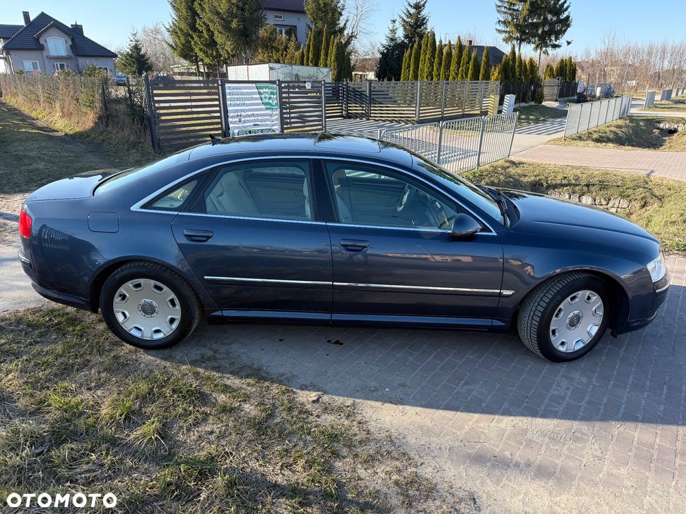 Audi A8 4.2 Quattro - 9