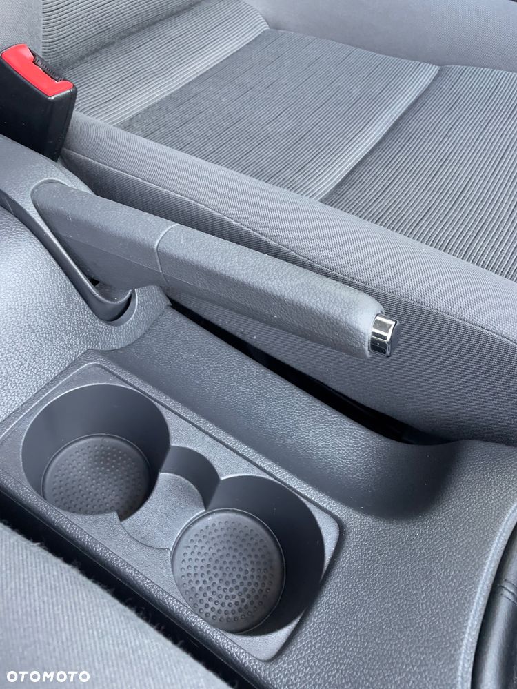 Volkswagen Golf - 33