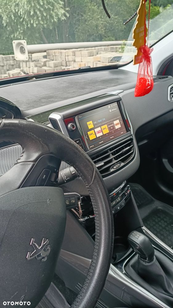 Peugeot 2008 1.2 Pure Tech GPF Active S&S - 17