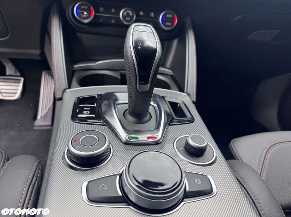 Alfa Romeo Stelvio - 17