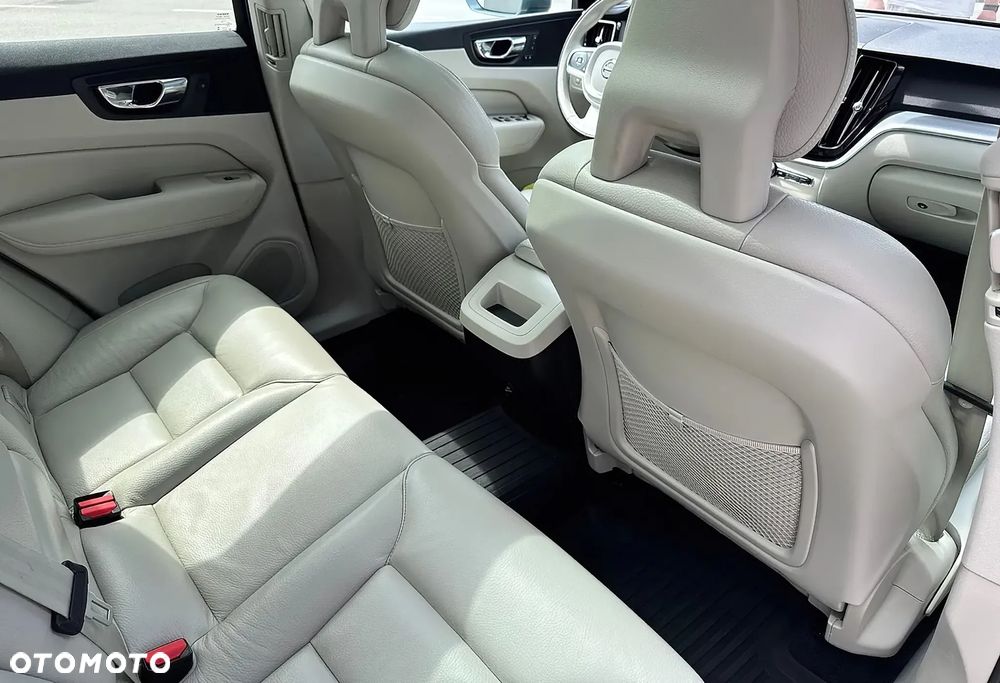 Volvo XC 60 T5 AWD Momentum - 11