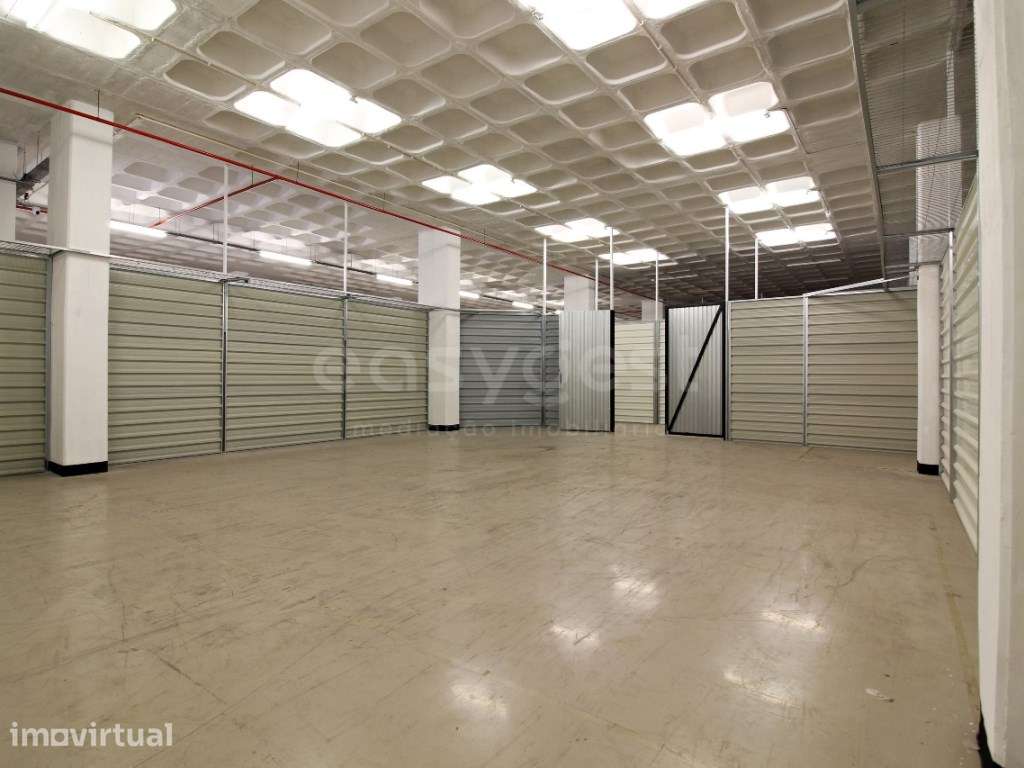 Armazém situado em Zona Industrial em Alhos Vedros - 90m² - Grande imagem: 4/8