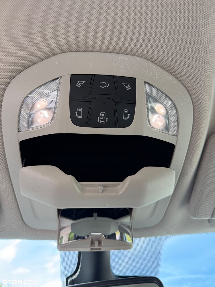 Chrysler Pacifica - 35