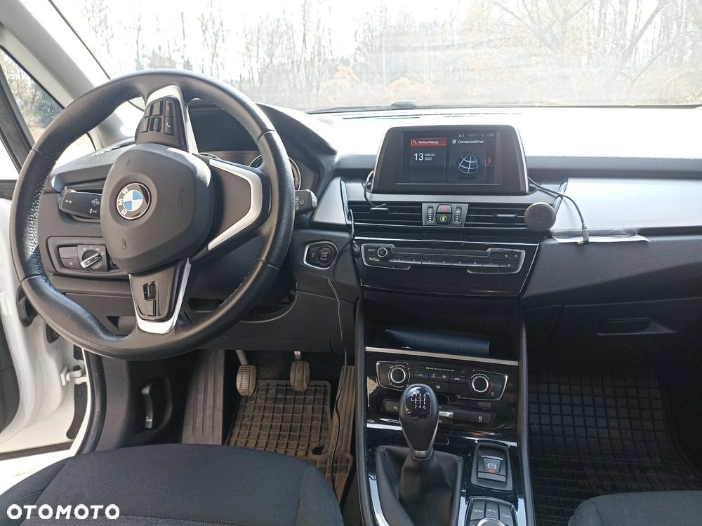BMW Seria 2 218d - 7