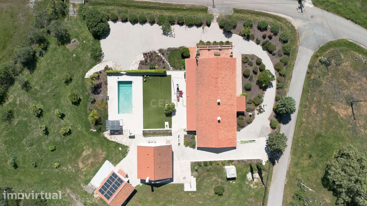 Moradia T4 com Piscina e Jardins – Próxima da Barragem do Funcho - Grande imagem: 4/42