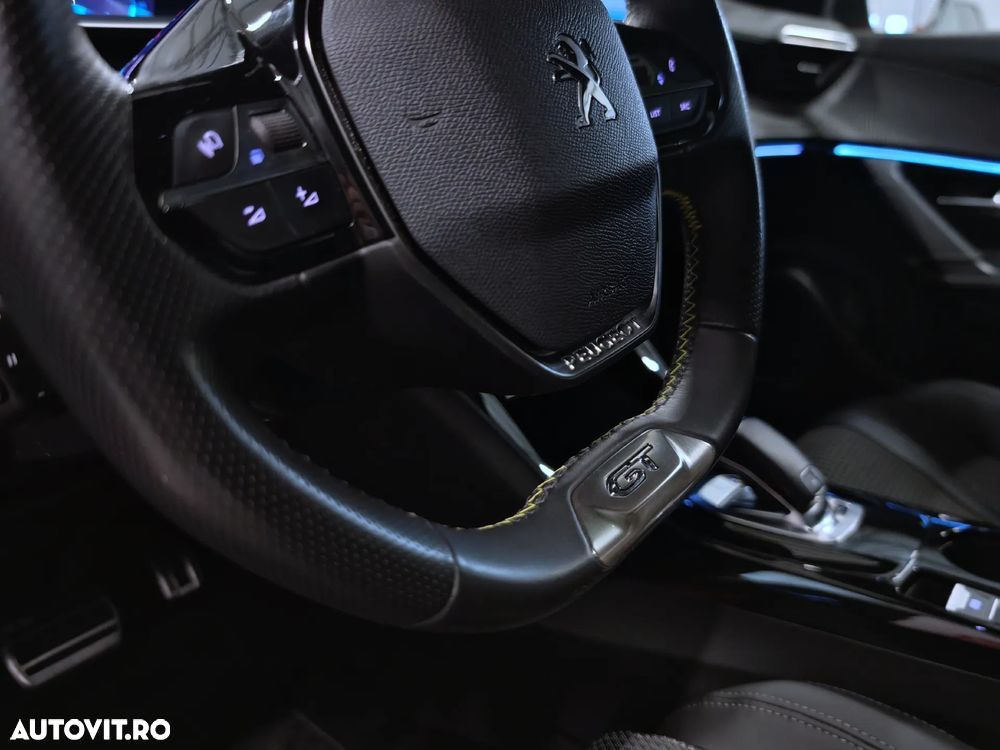 Peugeot 2008 PureTech 130 EAT8 GT - 12