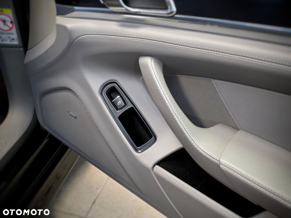 Porsche Panamera 4S PDK - 32