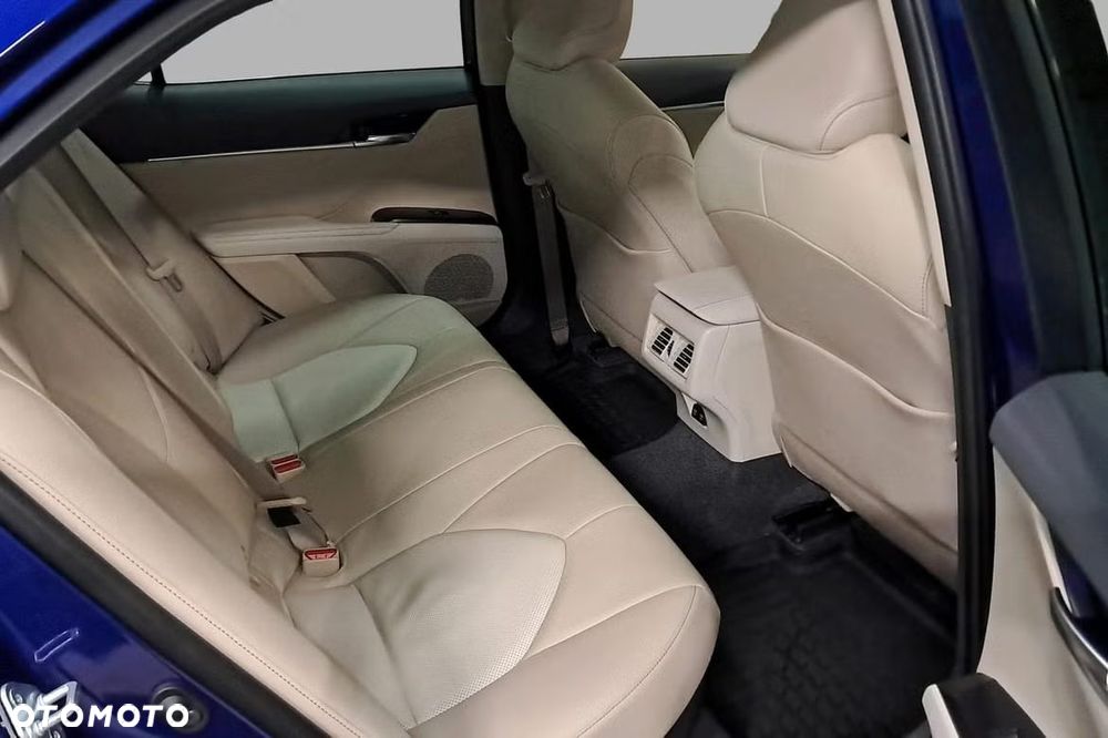 Toyota Camry Executive - 18