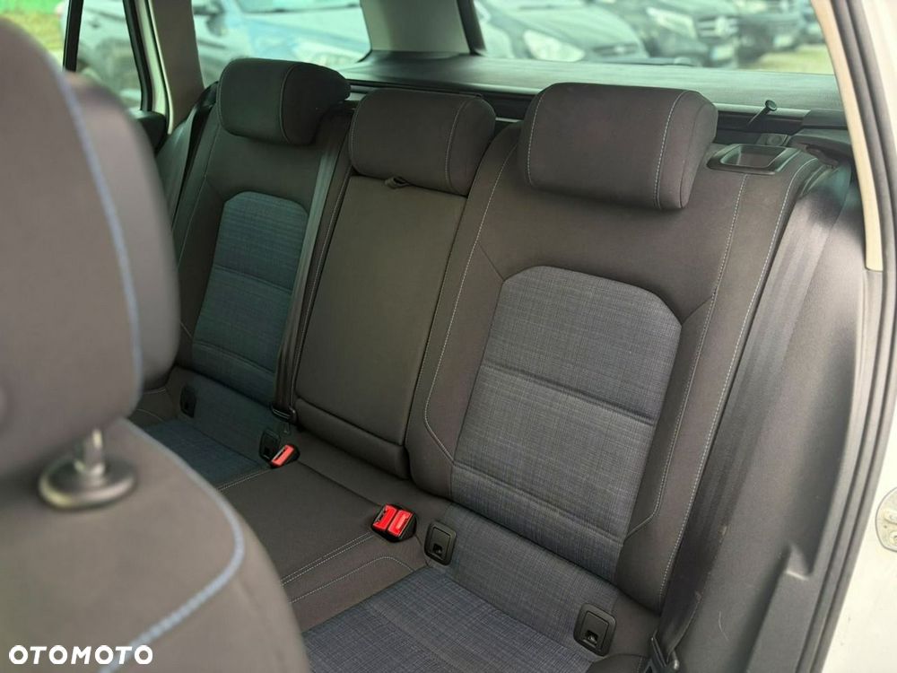 Volkswagen Passat - 17