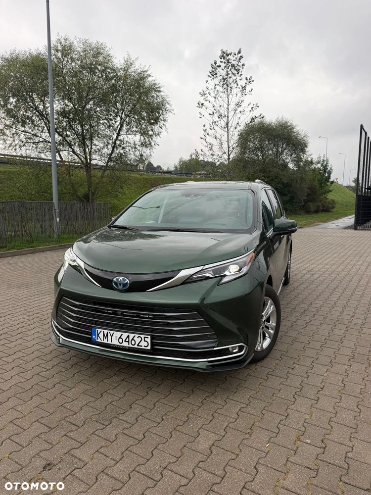Toyota Sienna - 1