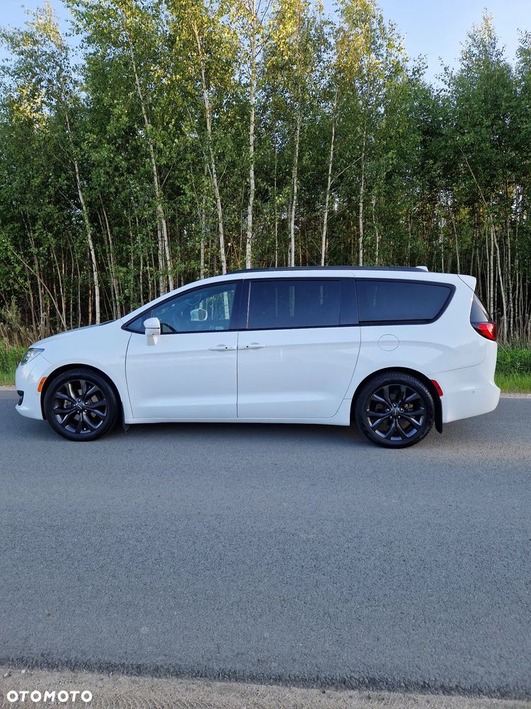 Chrysler Pacifica - 33