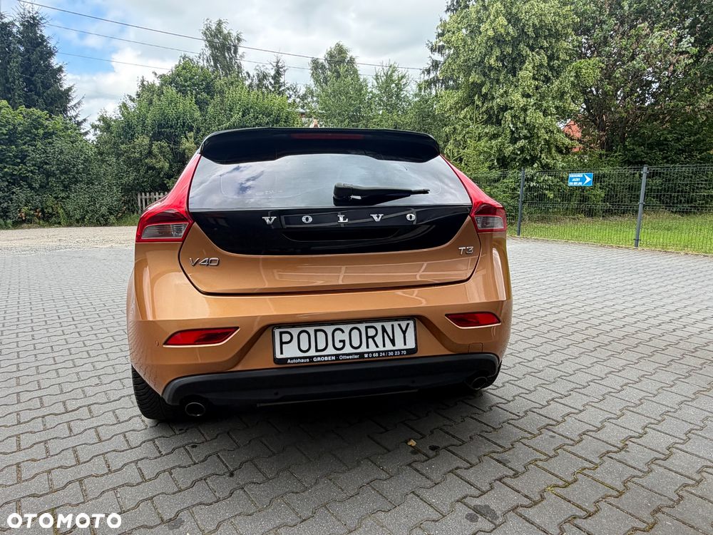 Volvo V40 T3 R Design - 8