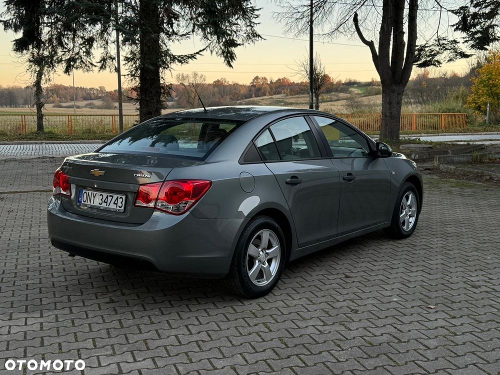 Chevrolet Cruze 1.6 Base - 4
