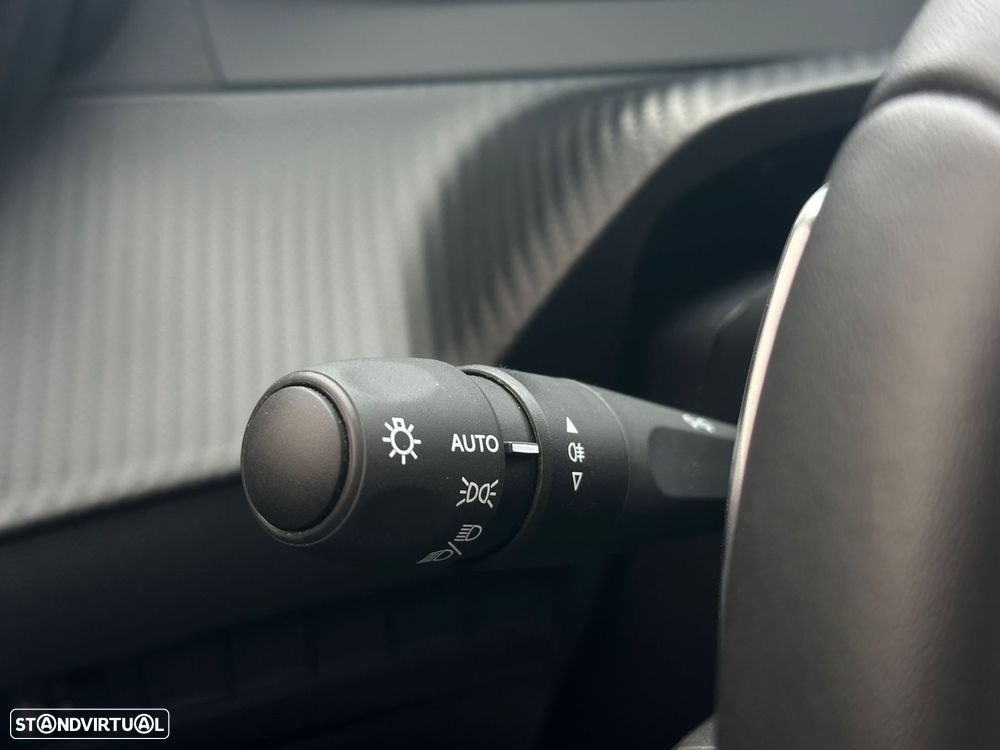 Peugeot 208 1.2 Hybrid Allure e-DCS6 - 15