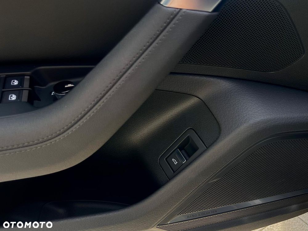 Audi A6 Avant 40 TDI quattro S tronic design - 12
