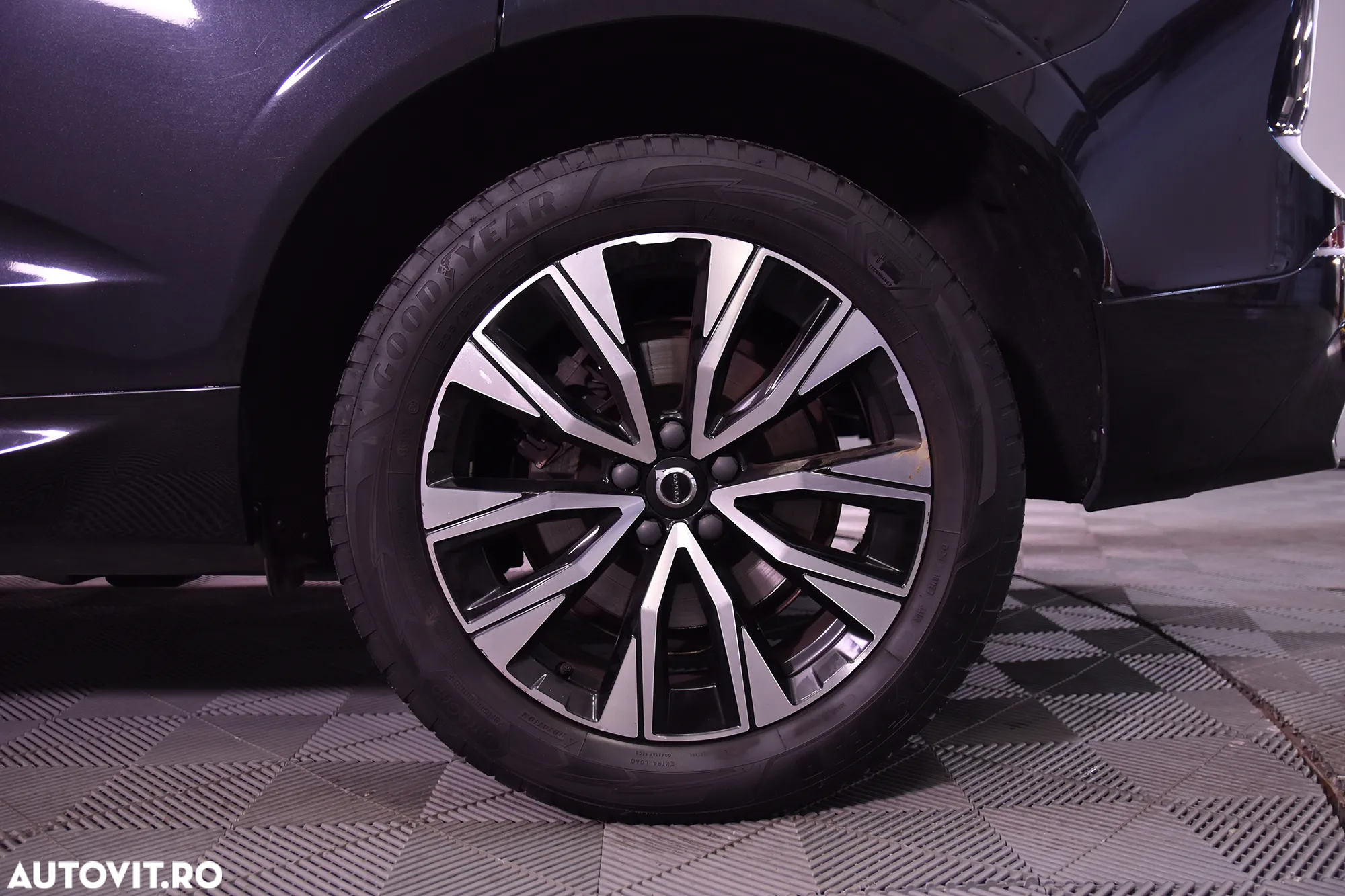 Volvo XC 60 B4 D AWD Plus Dark - 13