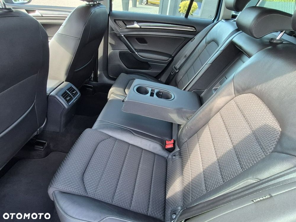 Volkswagen Golf - 27