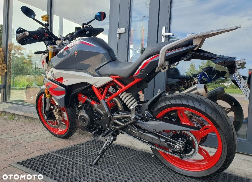 BMW G - 12