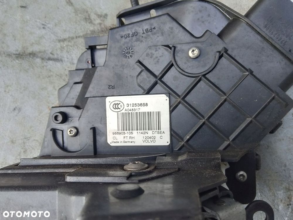 zamek prawy przód volvo v70 iii 31253658 - 2