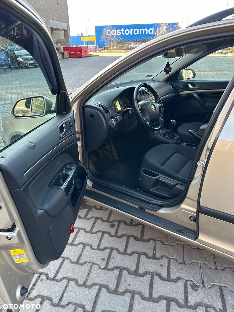 Skoda Octavia 1.6 FSI Elegance - 9