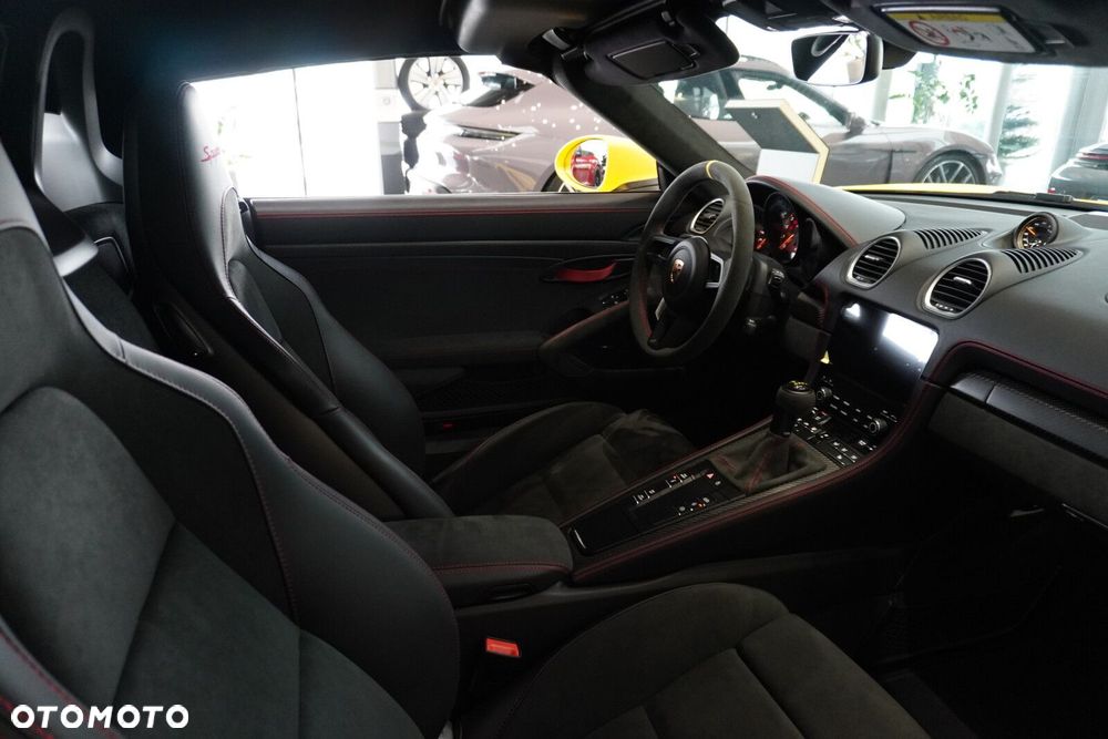 Porsche 718 Spyder - 35