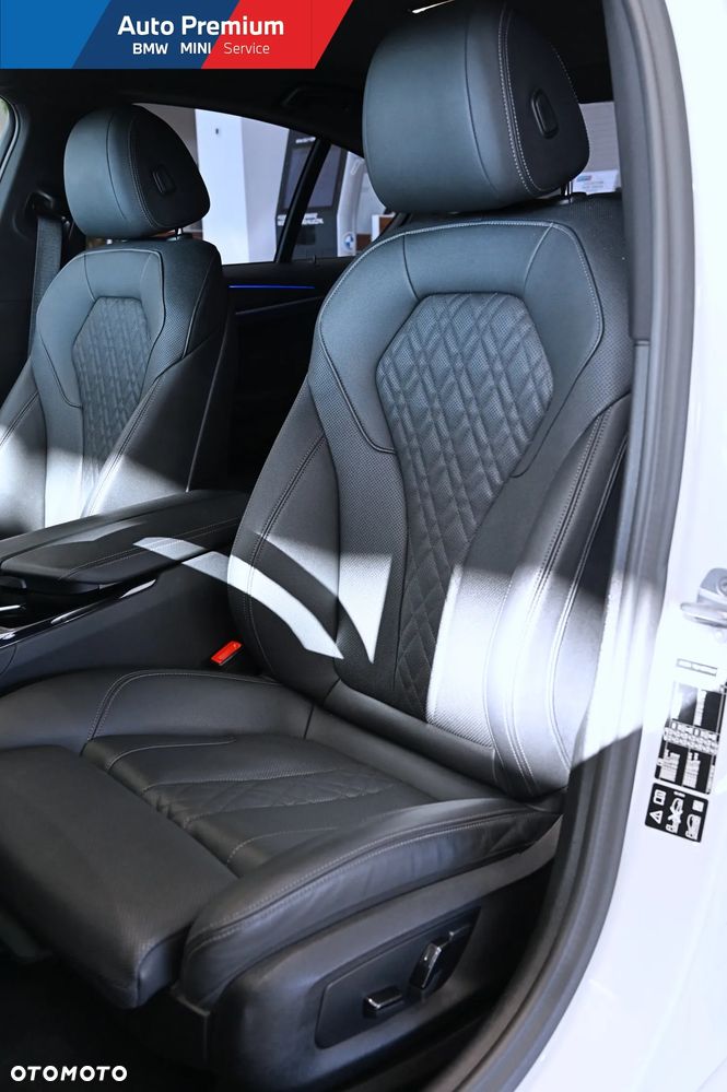BMW Seria 5 520d xDrive mHEV - 14