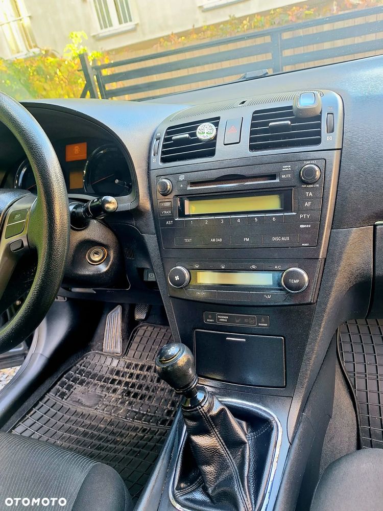 Toyota Avensis 1.6 Luna - 5