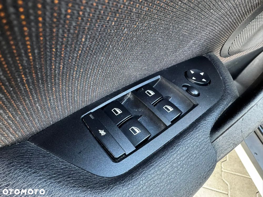 BMW X1 sDrive18d xLine - 24
