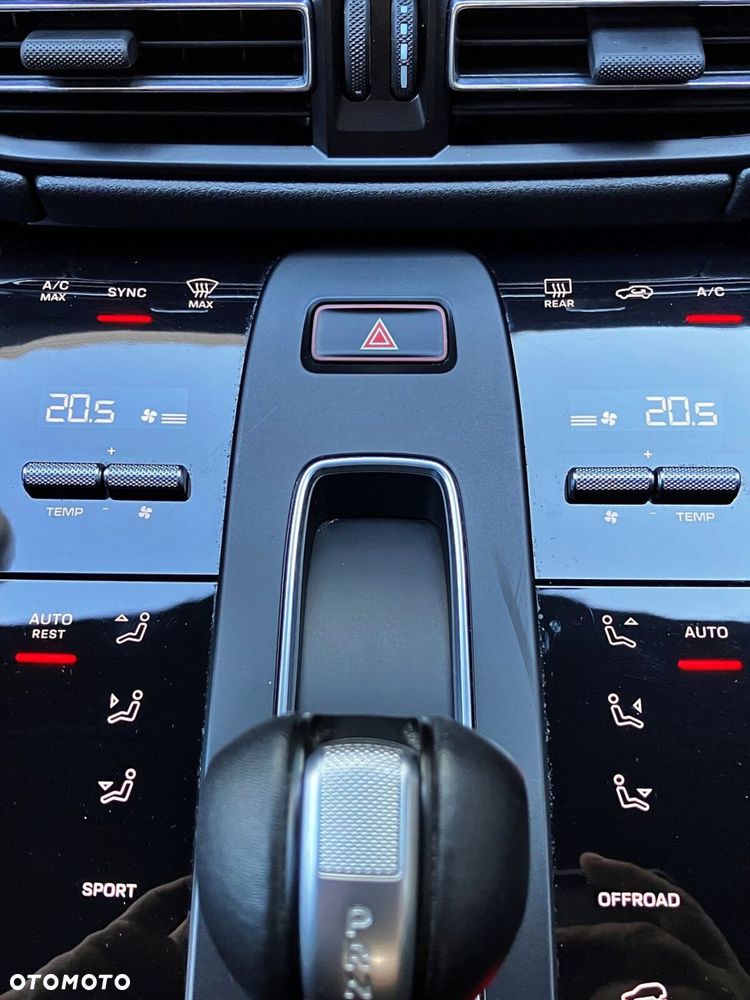 Porsche Macan - 28