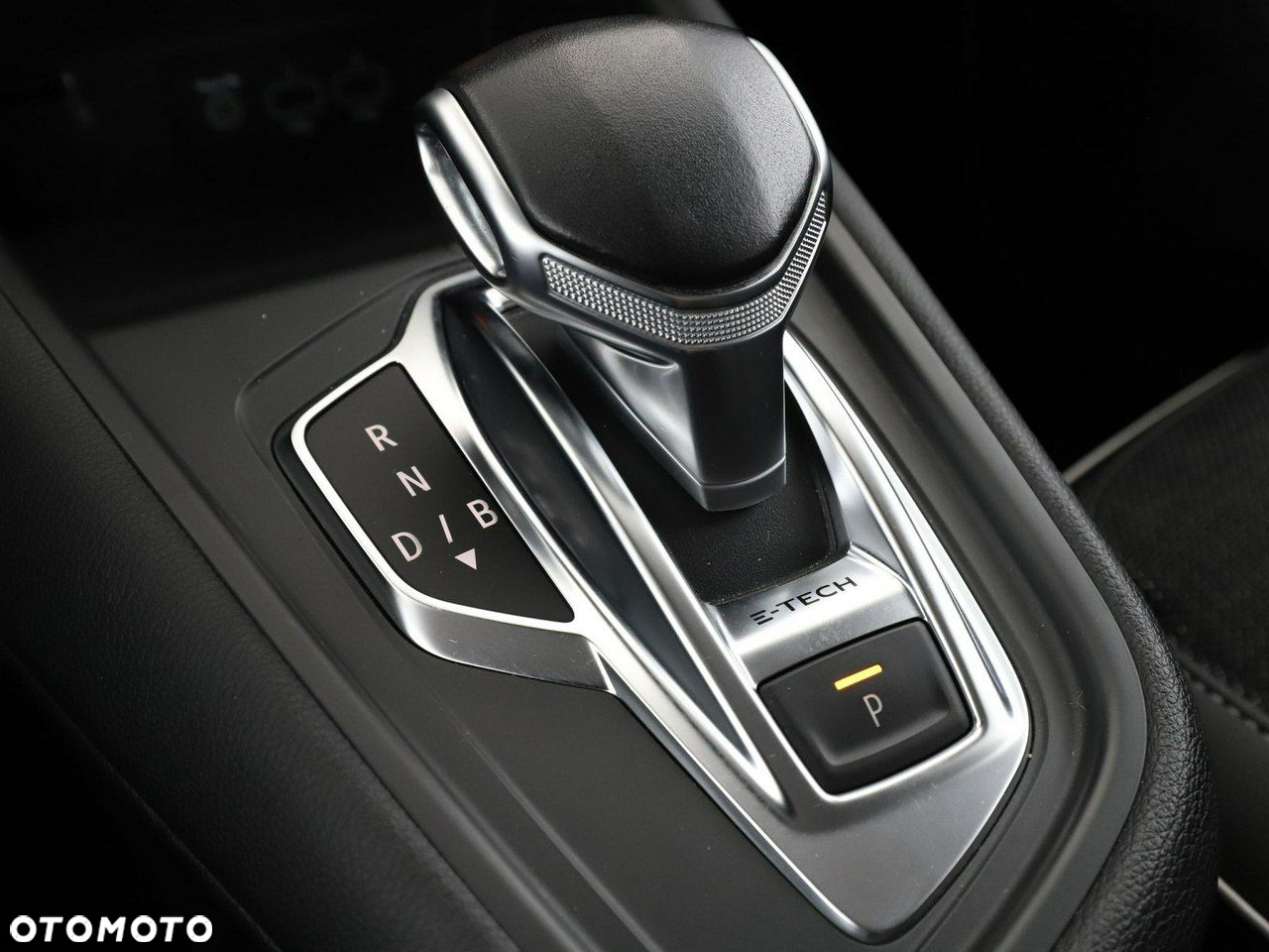 Renault Captur E-TECH PLUG-in 160 INTENS - 32