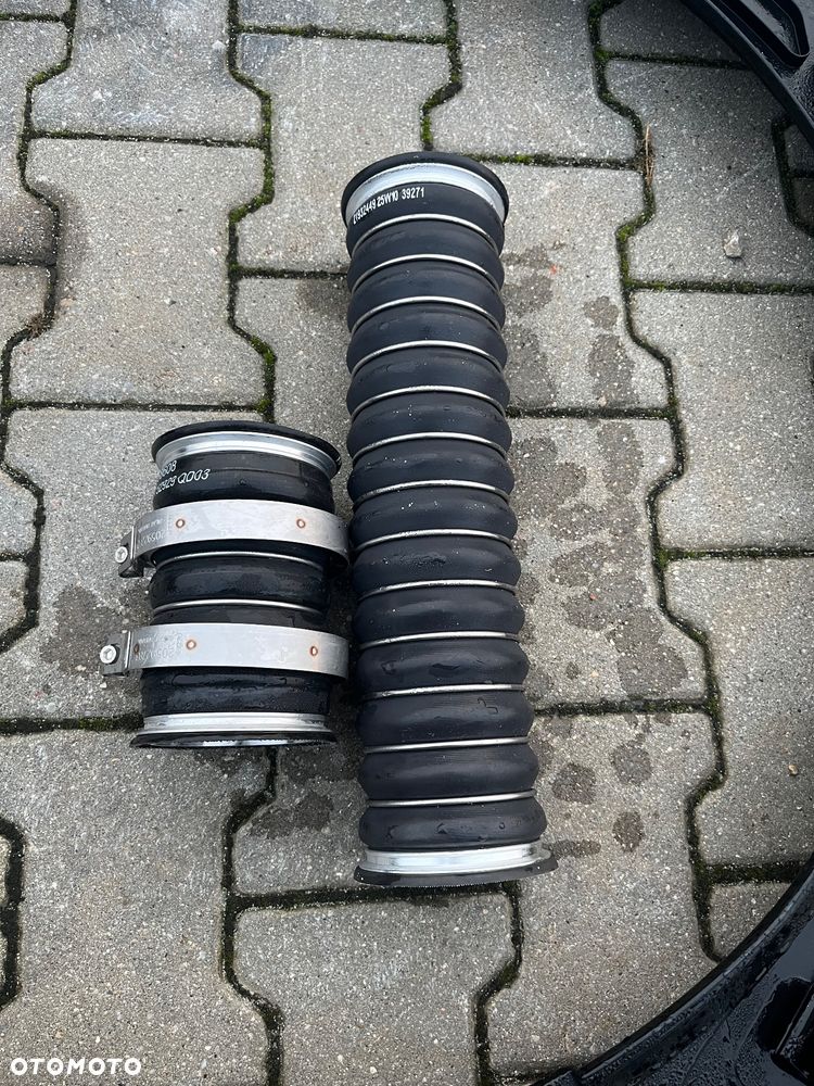 Guma chłodnicy Volvo FH5 Aero łącznik jak NOWA - 1